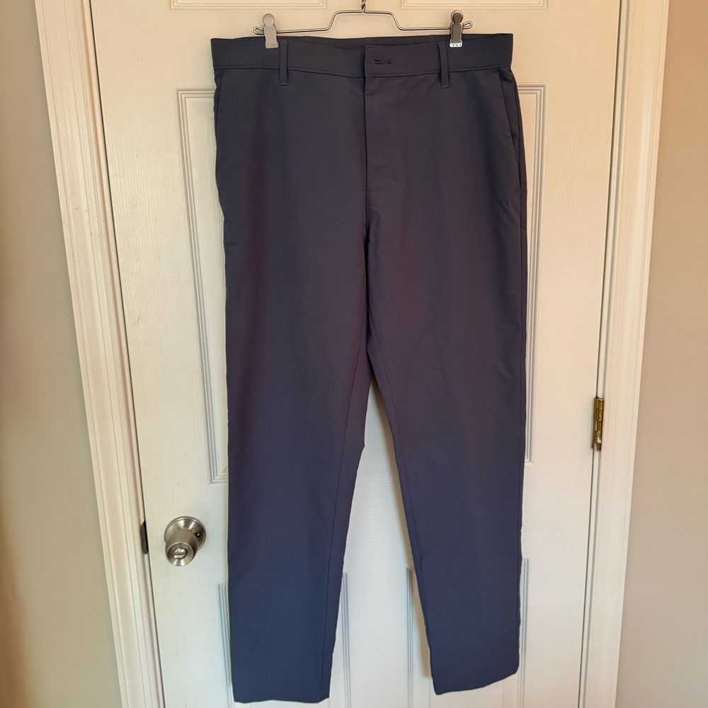 Banana Republic Men’s Tech Chico